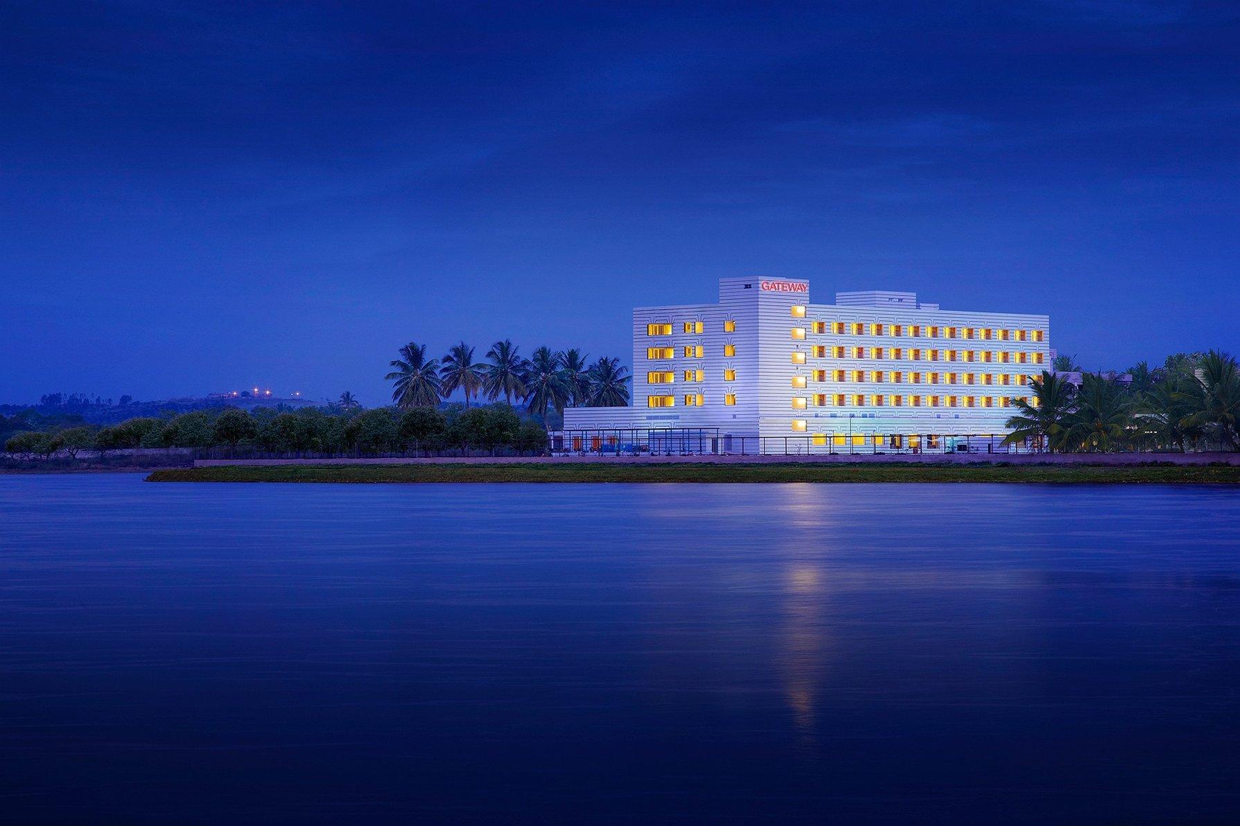 Hotel Naveen Lakeside Hubballi Exteriör bild