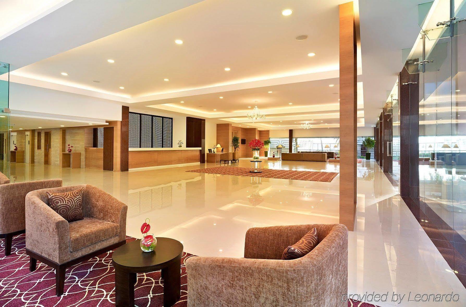 Hotel Naveen Lakeside Hubballi Exteriör bild