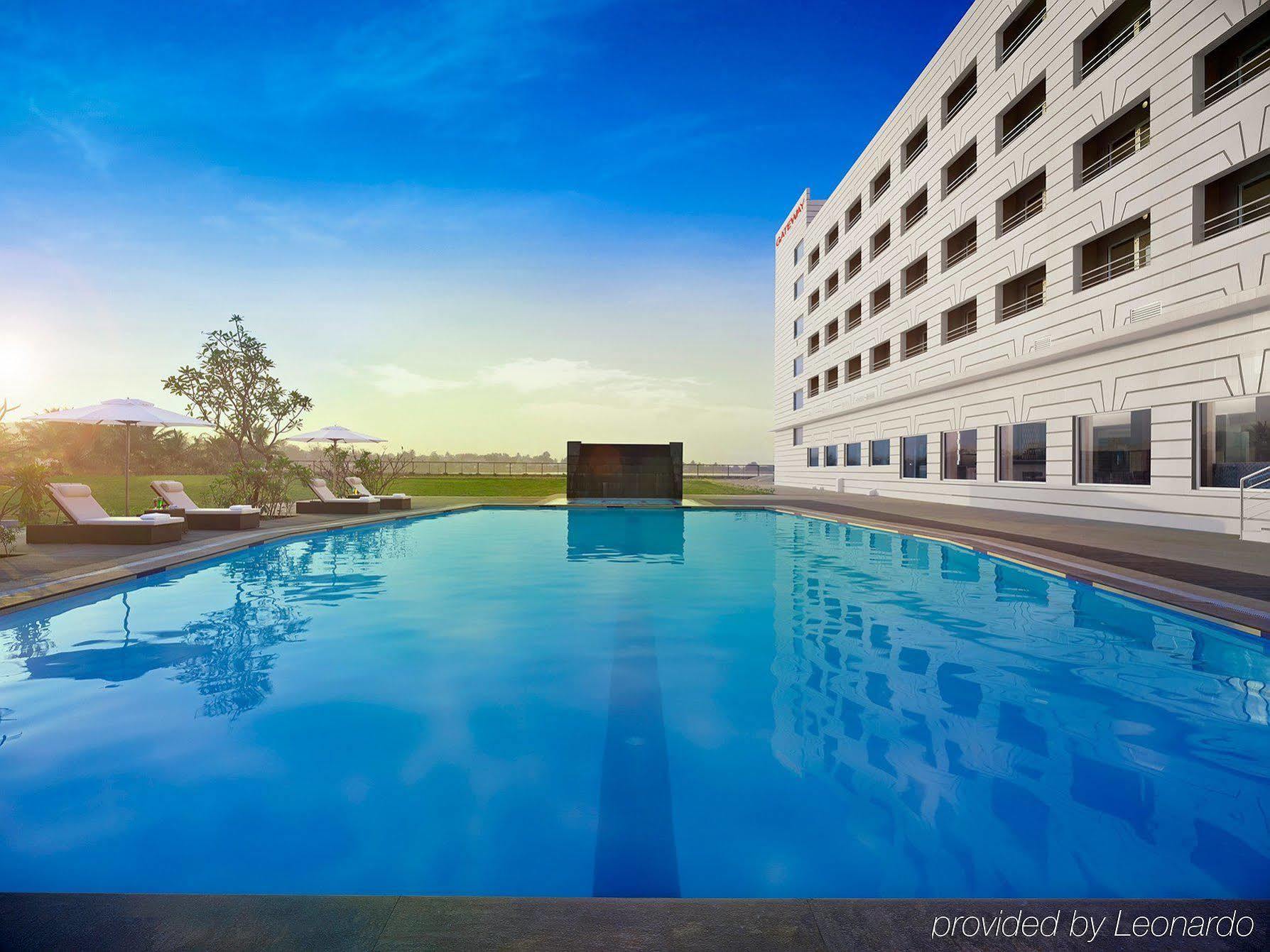 Hotel Naveen Lakeside Hubballi Exteriör bild