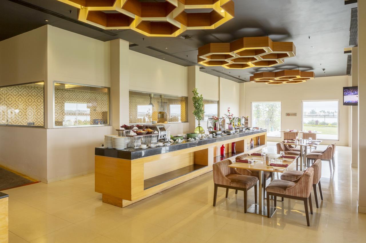 Hotel Naveen Lakeside Hubballi Exteriör bild