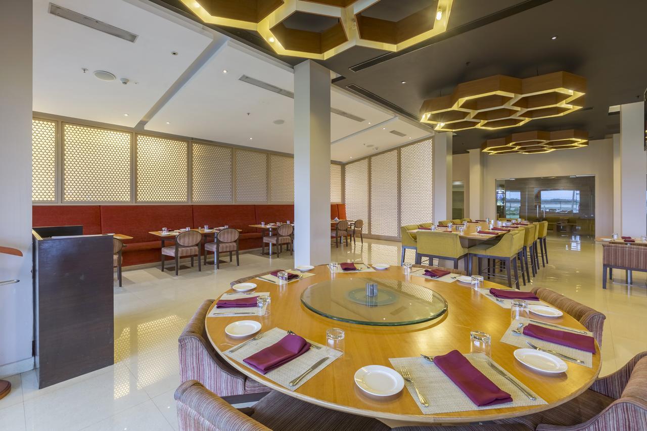 Hotel Naveen Lakeside Hubballi Exteriör bild