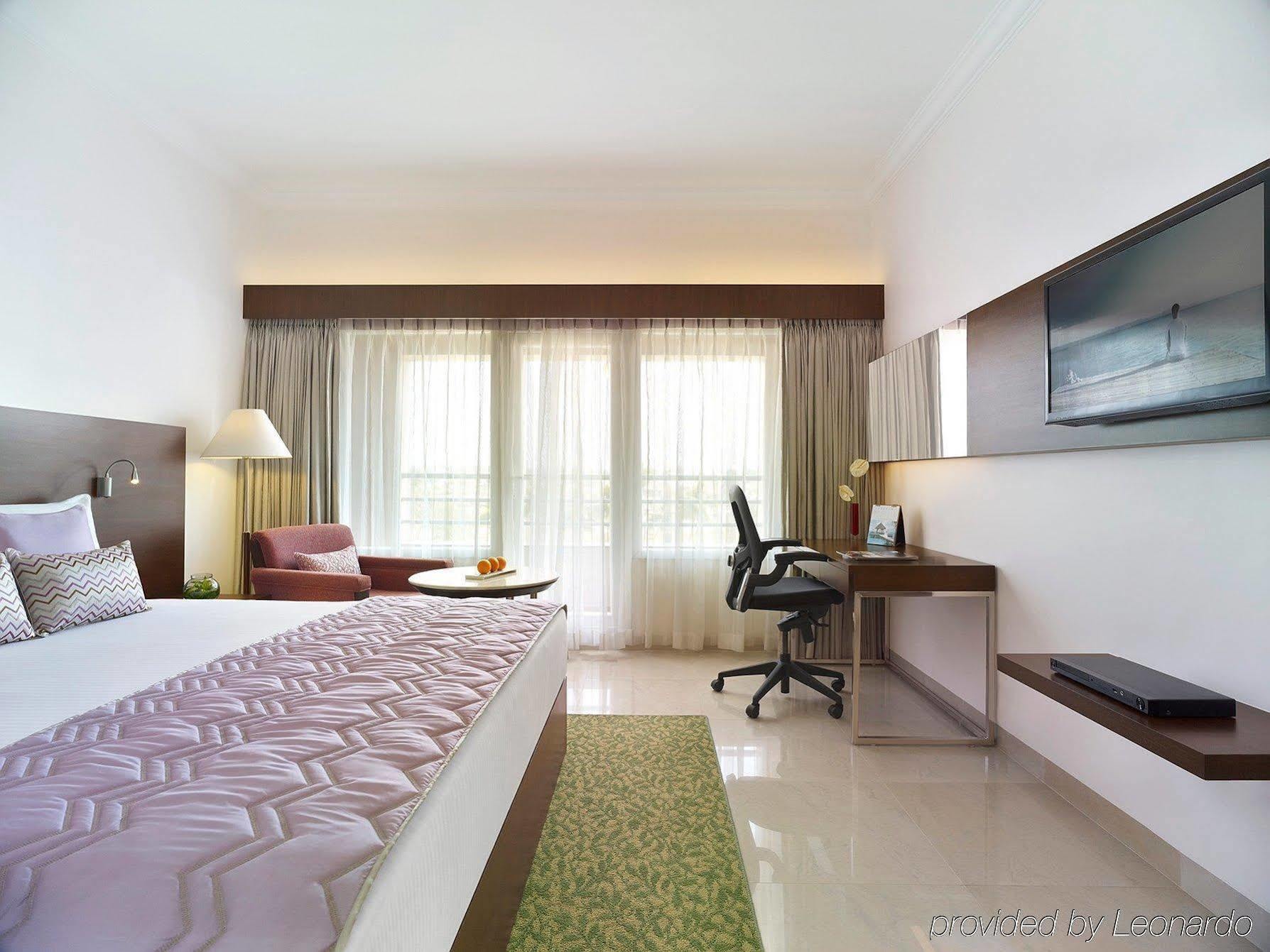 Hotel Naveen Lakeside Hubballi Exteriör bild