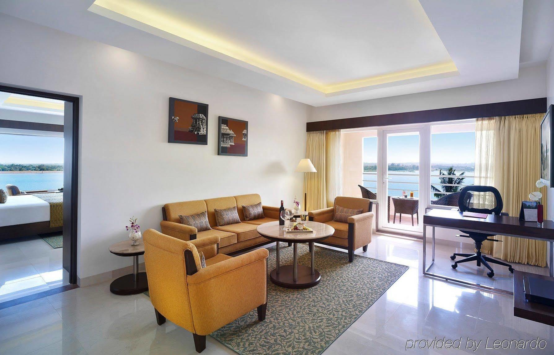 Hotel Naveen Lakeside Hubballi Exteriör bild