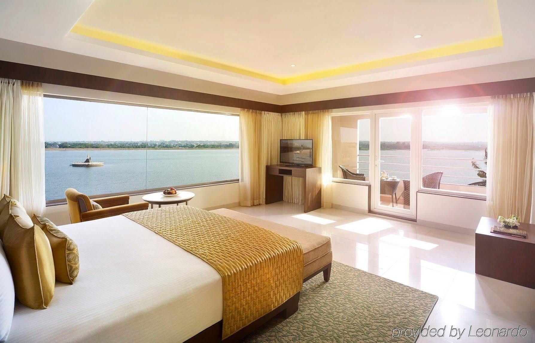 Hotel Naveen Lakeside Hubballi Exteriör bild