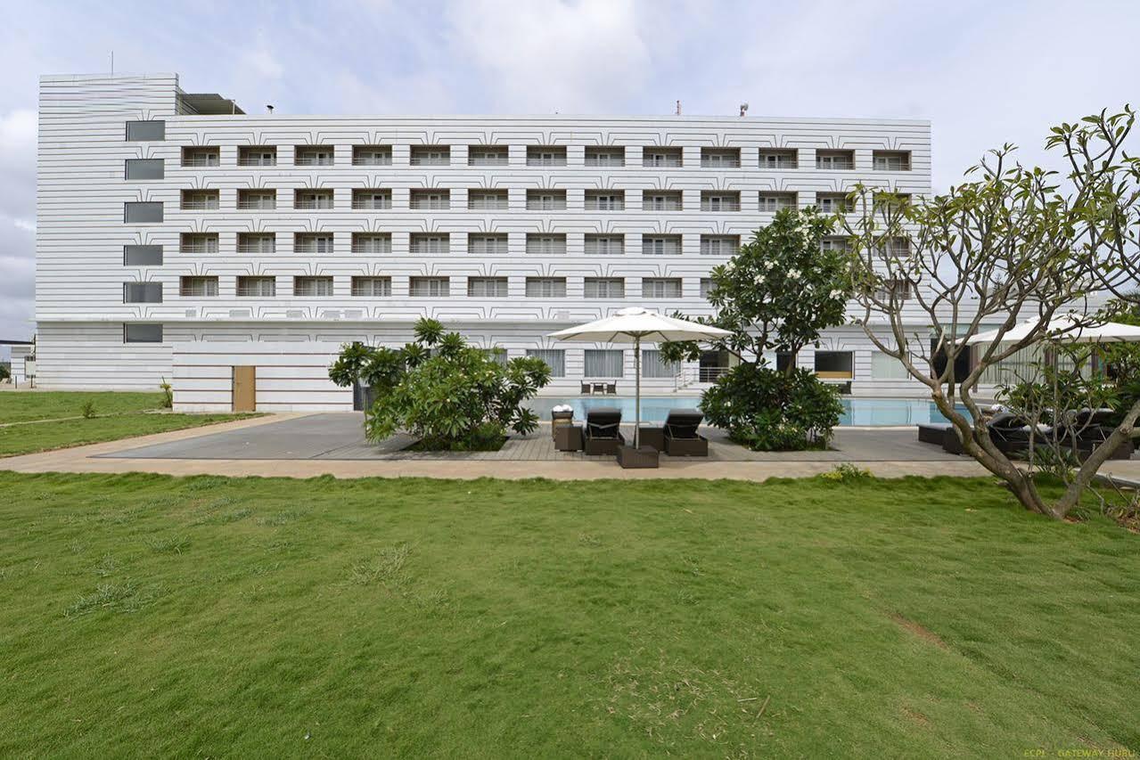 Hotel Naveen Lakeside Hubballi Exteriör bild