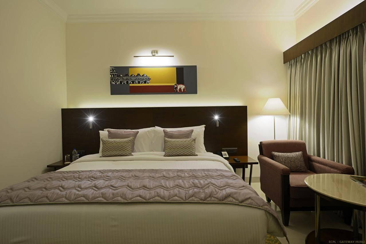 Hotel Naveen Lakeside Hubballi Exteriör bild