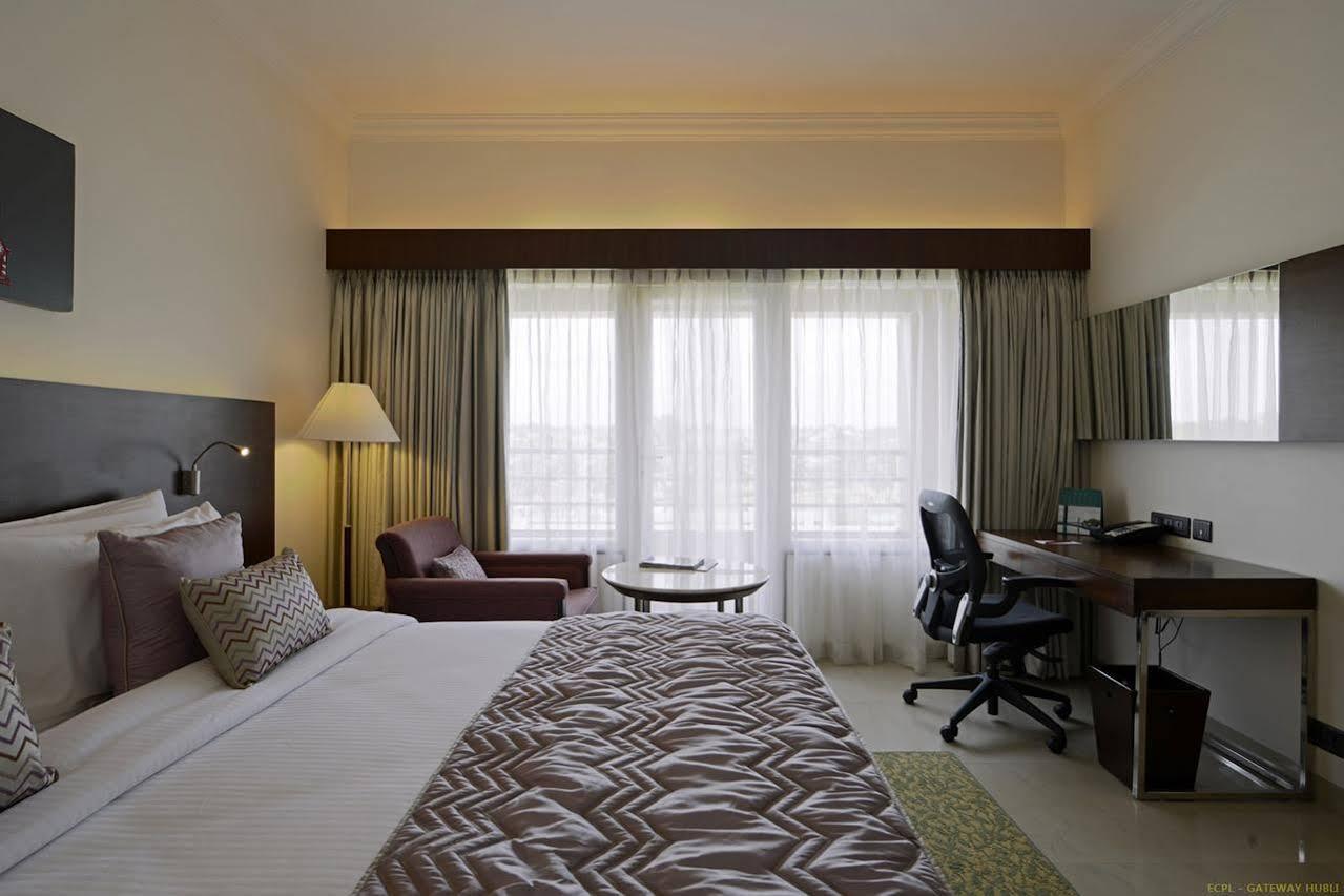 Hotel Naveen Lakeside Hubballi Exteriör bild
