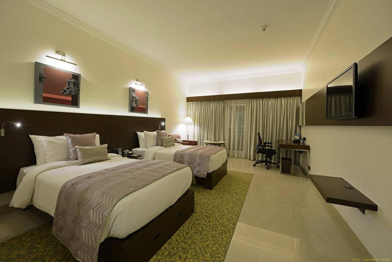 Hotel Naveen Lakeside Hubballi Exteriör bild