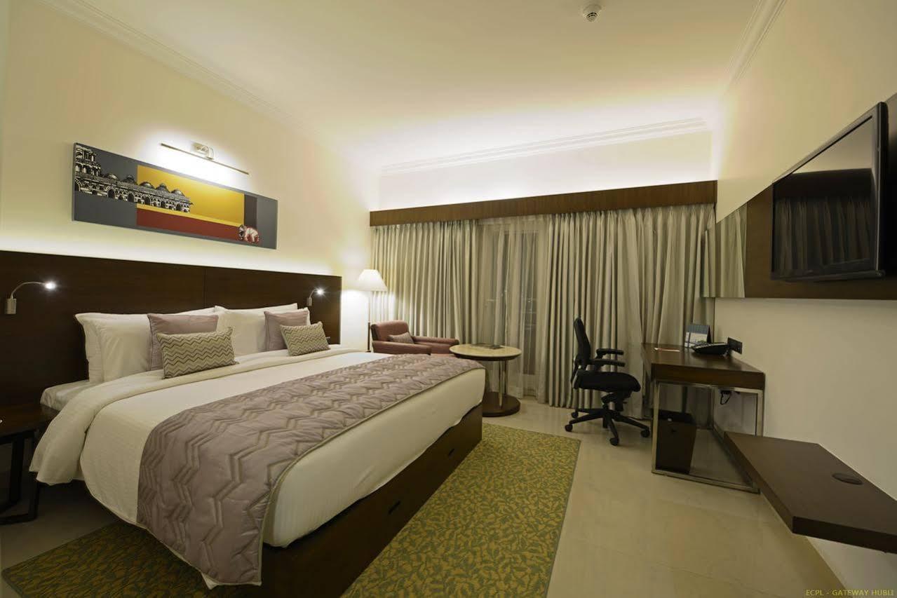 Hotel Naveen Lakeside Hubballi Exteriör bild